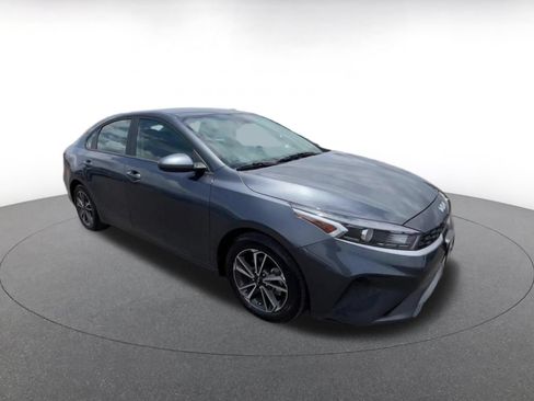Used 2024 Kia Forte LXS FWD image 2
