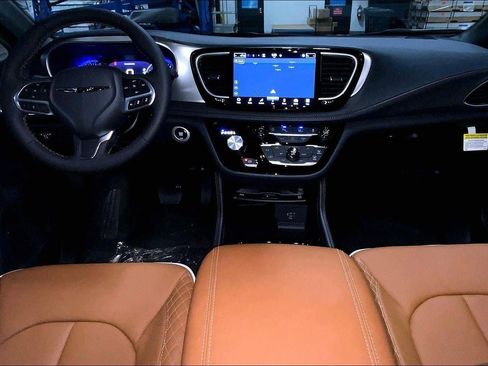 New 2026 Chrysler Pacifica Pinnacle image 14