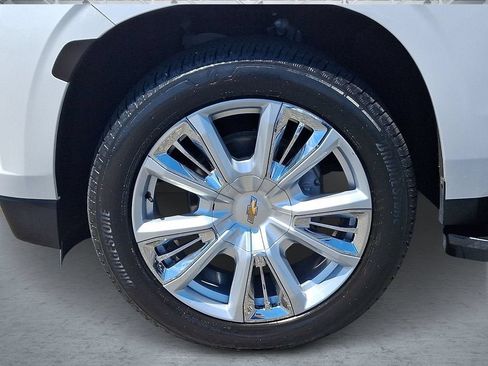 Certified 2023 Chevrolet Suburban High Country AWD/4WD image 10