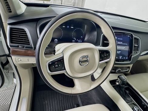 Used 2019 Volvo XC90 T6 Momentum w/ Advanced Package image 11