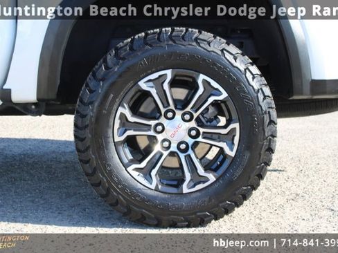 Used 2023 GMC Canyon AT4 w/ AT4 Premium Package image 9