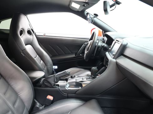 Used 2019 Nissan GT-R Premium w/ Premium Interior Package AWD/4WD image 85