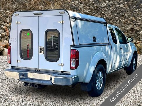 Used 2016 Nissan Frontier SV AWD/4WD image 2