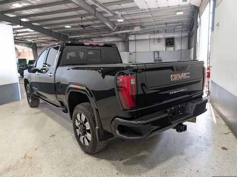 Used 2024 GMC Sierra 2500 Denali w/ Technology Package AWD/4WD image 4