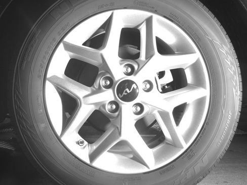 Used 2025 Kia Soul LX w/ LX Technology Package FWD image 14