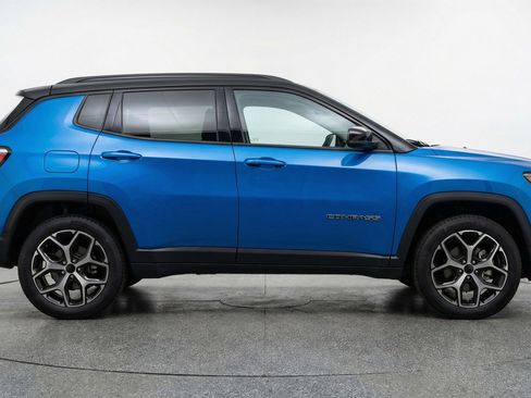 Used 2025 Jeep Compass Limited AWD/4WD image 11
