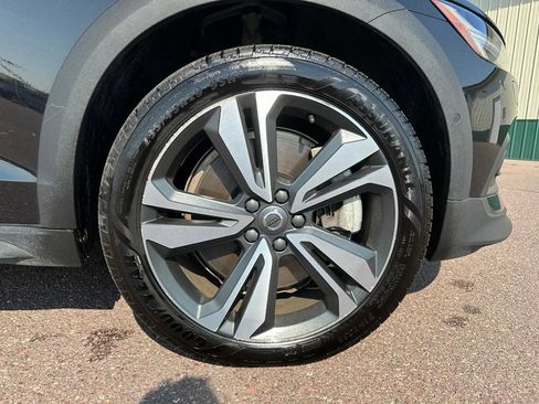 Used 2025 Volvo V60 B5 Cross Country Plus AWD/4WD image 39