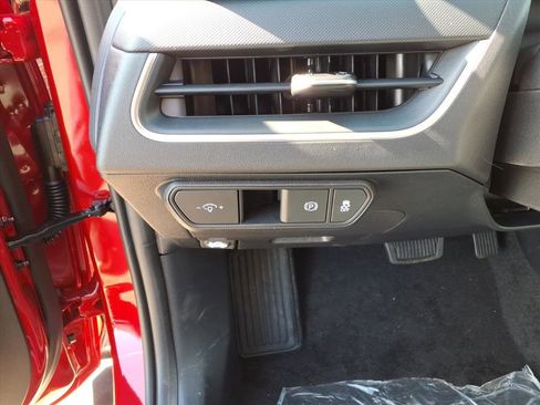 Used 2025 Kia K4 LXS image 17