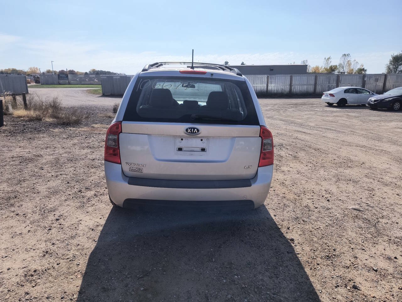 Used 2008 Kia Rondo FWD image 4