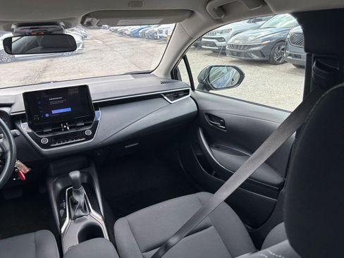 Used 2025 Toyota Corolla LE FWD image 30