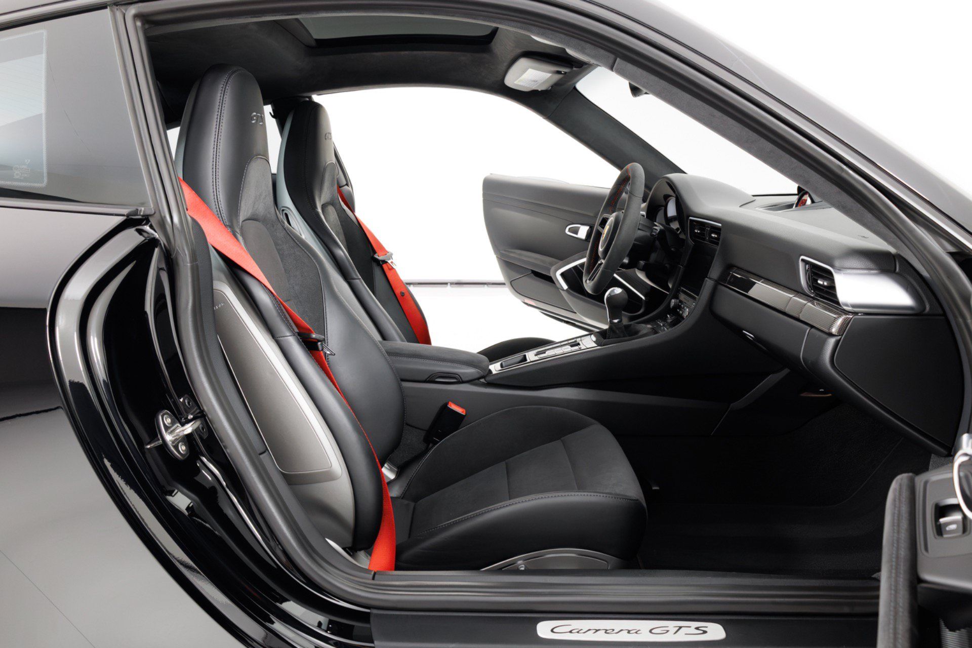 Used 2017 Porsche 911 Carrera GTS RWD image 31