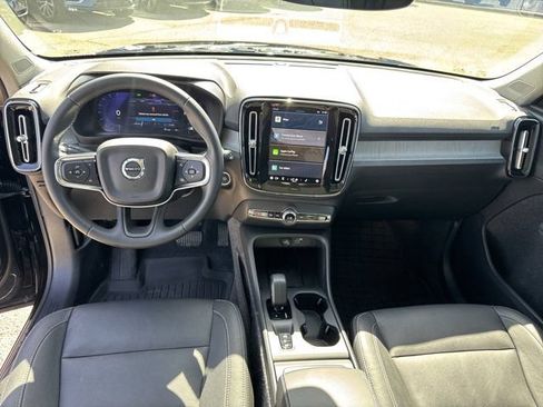 Certified 2025 Volvo XC40 B5 Core w/ Protection Package Premier AWD/4WD image 24