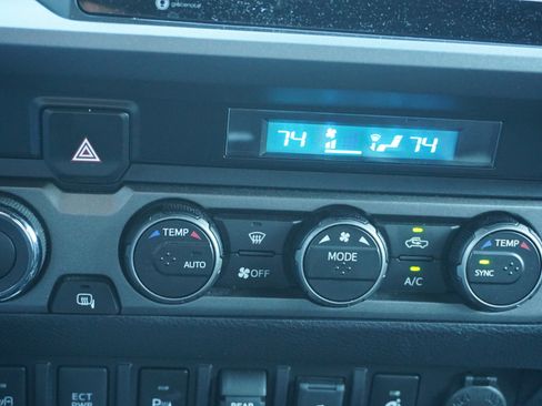 Used 2023 Toyota Tacoma TRD Off-Road image 12