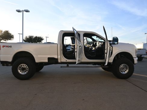 Used 2024 Ford F350 Platinum w/ FX4 Off-Road Package image 35