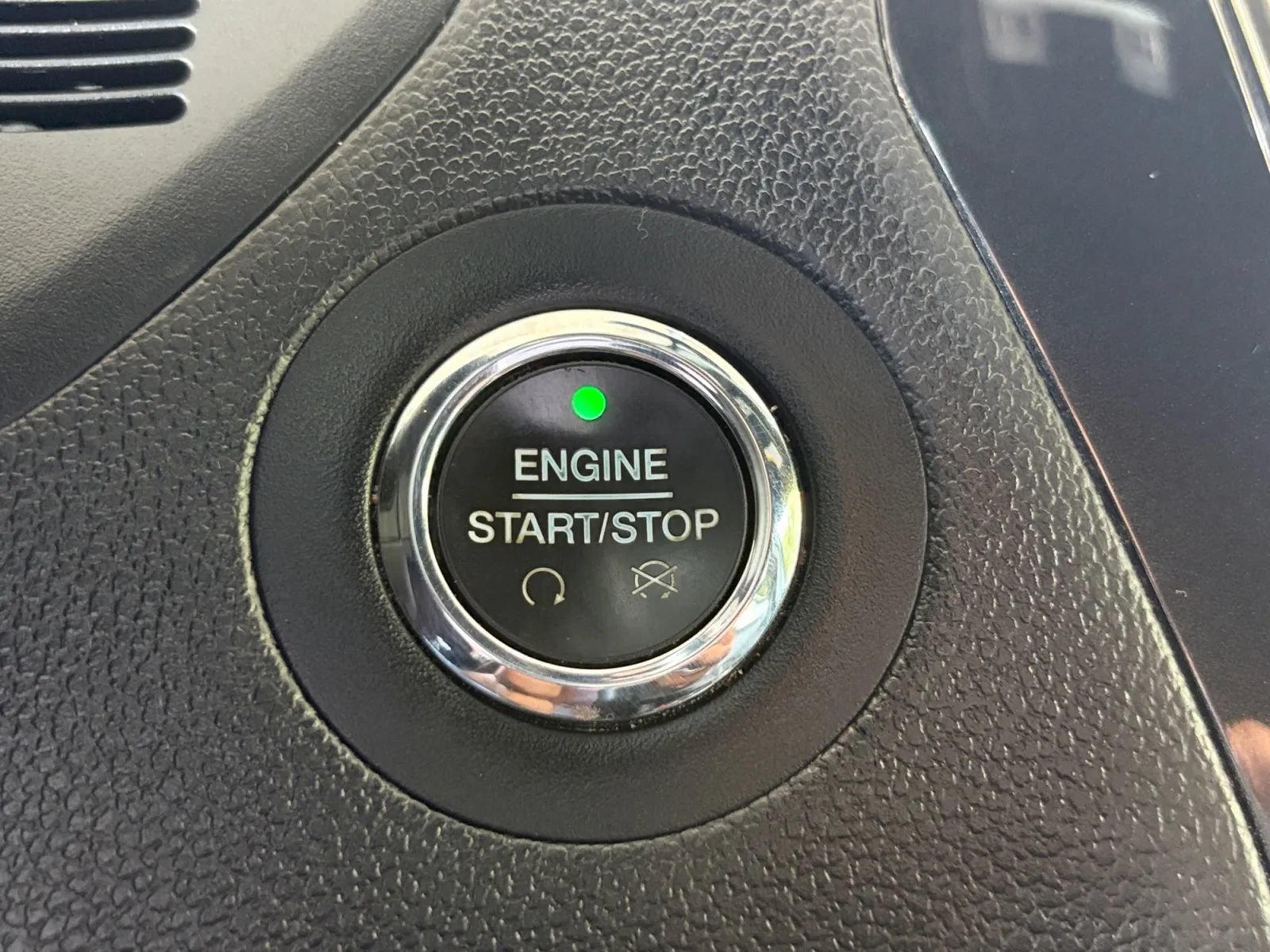 Used 2019 Ford Explorer XLT w/ Equipment Group 202A AWD/4WD image 28