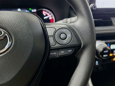 Used 2025 Toyota RAV4 XLE image 29