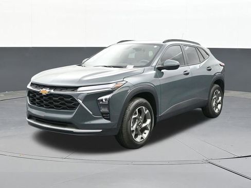 Used 2025 Chevrolet Trax LT FWD image 6