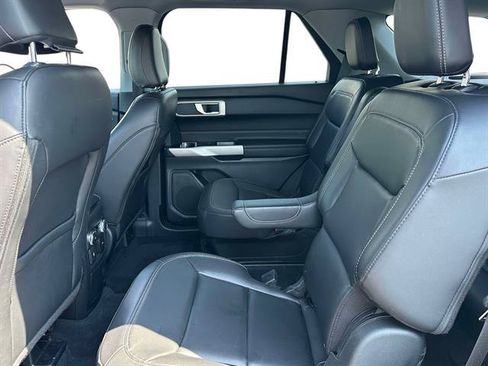 Used 2022 Ford Explorer XLT w/ Equipment Group 202A AWD/4WD image 12