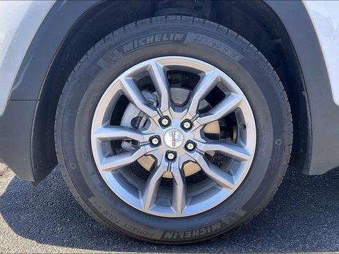 Used 2024 GMC Terrain SLT FWD image 8