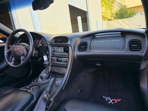 Used 2004 Chevrolet Corvette Convertible w/ Preferred Equipment Group RWD image 27