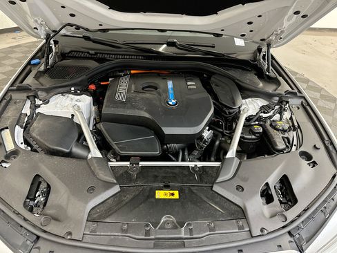 Used 2019 BMW 530e xDrive w/ Premium Package image 36
