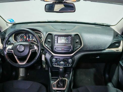 Used 2016 Jeep Cherokee Latitude FWD image 21