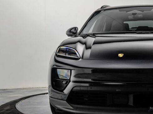 Used 2025 Porsche Macan 4 Electric AWD/4WD image 29