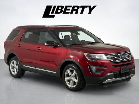 Used 2016 Ford Explorer XLT w/ Equipment Group 202A AWD/4WD image 1