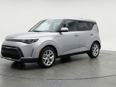 Used 2025 Kia Soul LX w/ LX Technology Package FWD image 3
