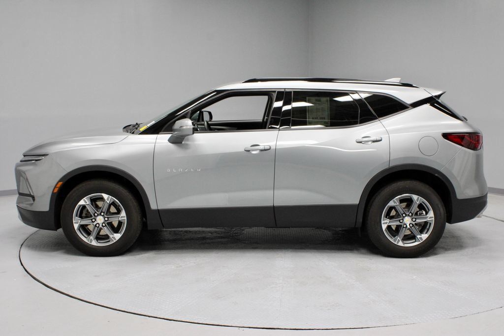 Used 2024 Chevrolet Blazer LT w/ LPO, Floor Liner Package FWD image 9