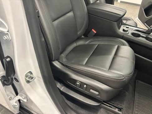 Used 2023 Chevrolet Traverse RS AWD/4WD image 48