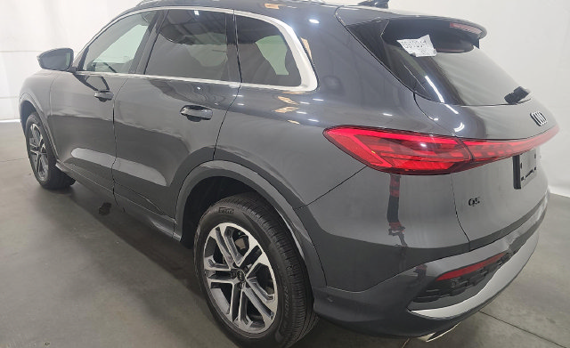Used 2025 Audi Q5 Premium Plus AWD/4WD image 2