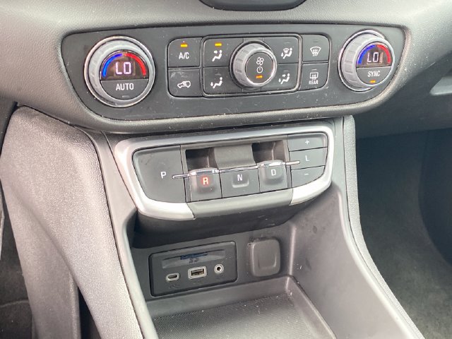 Certified 2024 GMC Terrain SLT FWD image 12