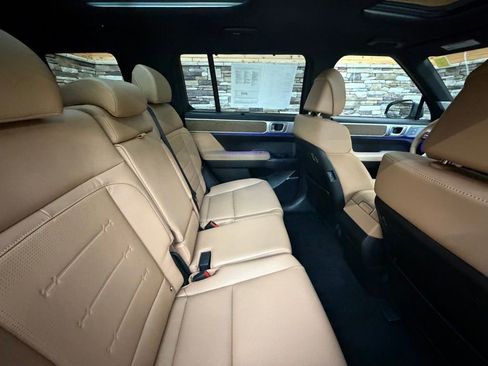 Used 2025 Hyundai Santa Fe Limited image 32