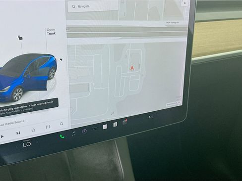 Used 2022 Tesla Model Y Long Range image 19