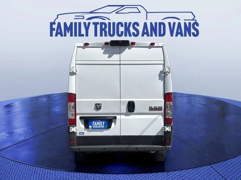 Used 2018 RAM ProMaster 2500 w/ Premium Appearance Group FWD image 4