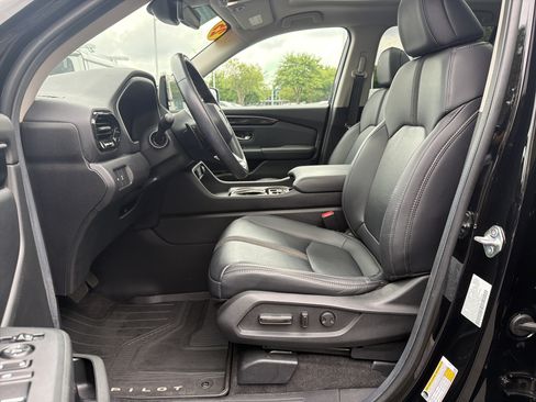 Used 2025 Honda Pilot Touring image 16