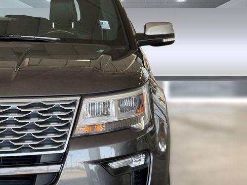 Used 2018 Ford Explorer Platinum AWD/4WD image 11