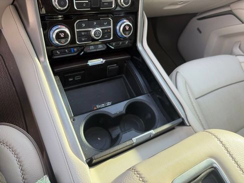 Used 2022 GMC Yukon Denali w/ Denali Premium Package AWD/4WD image 17