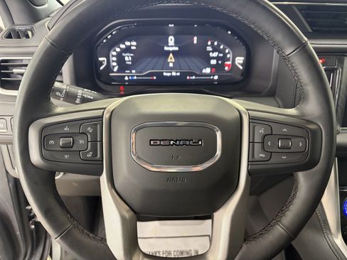 Used 2023 GMC Yukon Denali image 17