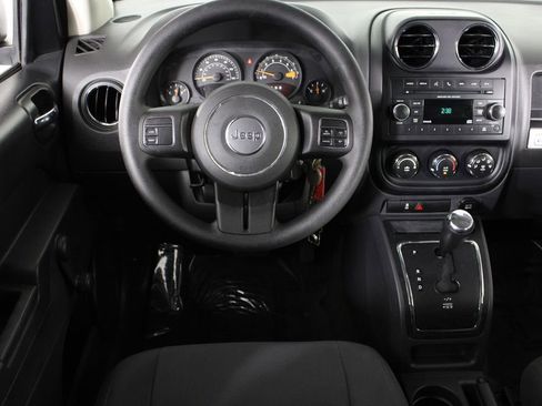 Used 2017 Jeep Compass Sport image 4