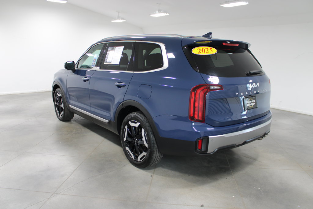 Used 2025 Kia Telluride S FWD image 7
