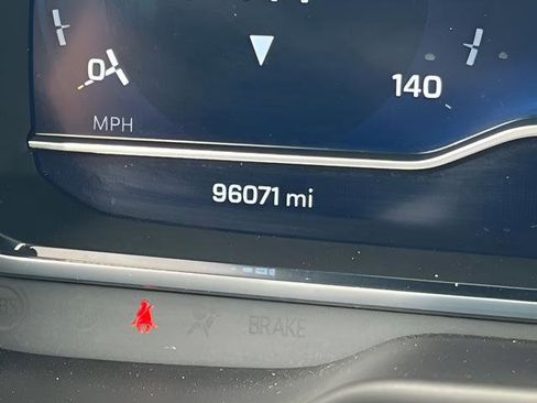 Used 2023 Chevrolet Suburban Premier image 23