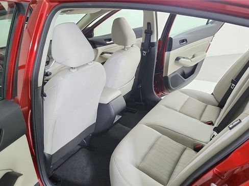 Used 2024 Nissan Altima 2.5 SV FWD image 16