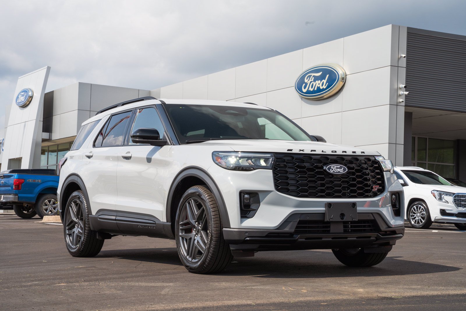 New 2027 Ford Explorer ST w/ Sun And Sound Package RWD image 1