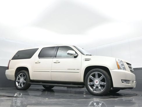 Used 2014 Cadillac Escalade ESV Premium image 26