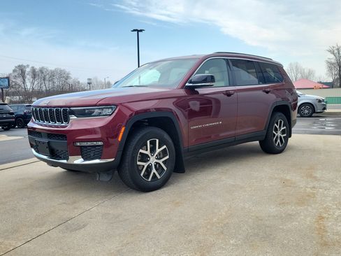 Used 2024 Jeep Grand Cherokee L Limited w/ Luxury Tech Group II image 2