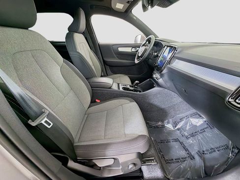 Used 2025 Volvo XC40 B5 Core AWD/4WD image 22