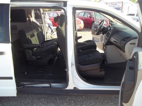 Used 2016 Dodge Grand Caravan American Value Package image 8