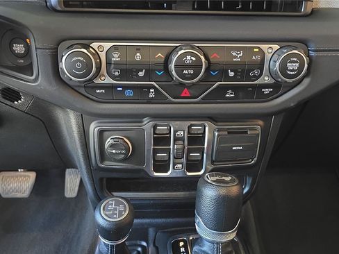 Used 2024 Jeep Wrangler Unlimited Sahara AWD/4WD image 24
